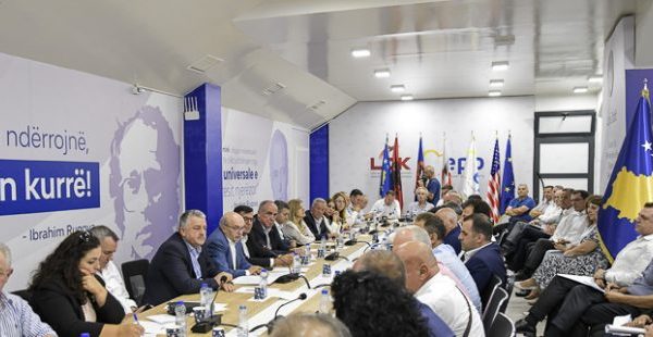 QEVERIA E RE E KOSOVËS/ LDK ende nuk i ka gati emrat e ministrave