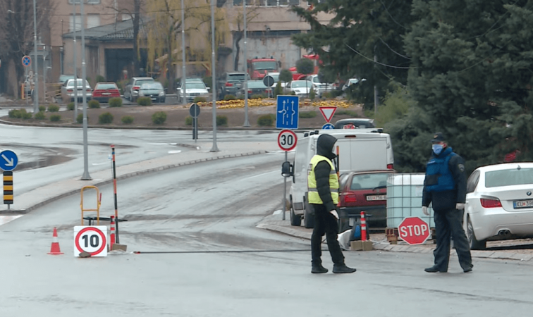 KORONAVIRUSI/ Shkelën masat kundër COVID-19, arrestohen 17 persona në Maqedoninë e Veriut