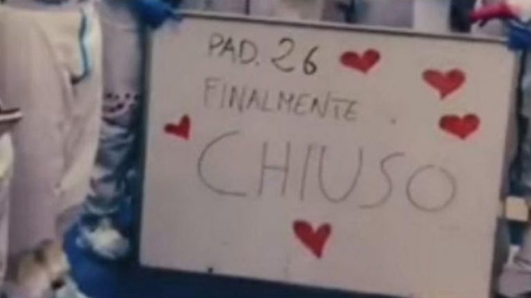 LAJM I MIRË NGA ITALIA/ Spitali i Parmës mbyll pavionin për COVID-19, gëzimi i mjekëve dhe infermierëve bën xhiro në rrjet (VIDEO)