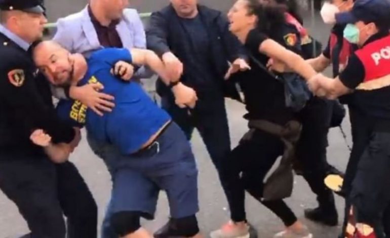 LIROHET NGA POLICIA/ Alfred Lela: Po iki në shtëpi se s’ndjehem mirë, policët u sollën mirë me mua