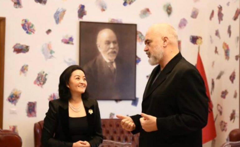 ZHVILLIMET NË VEND/ Ambasadorja Yuri Kim takim 1-orësh me Ramën në Kryeministri