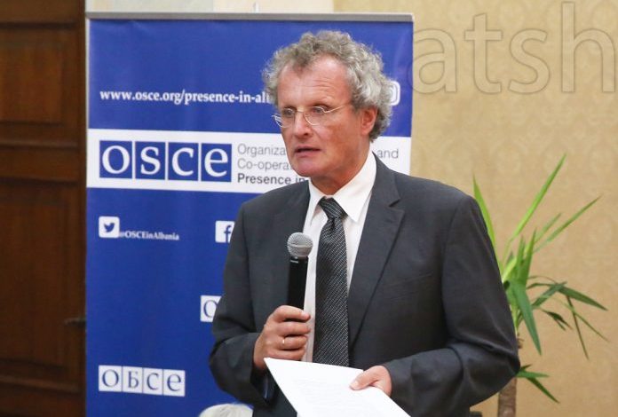 OSBE MBËSHTETJE NË FUSHËN E ANTITRAFIKIMIT/ Borchardt: Shqipëria vendi i parë në rajon në gjendje të ndërmarrë një qasje re