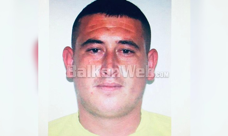 ”KUSH JE TI?” Altin Ndoci shkoi në varrimin dhe të tretat e vdekjes së vëllezërve Haxhia, u paraqit me tjetër emër