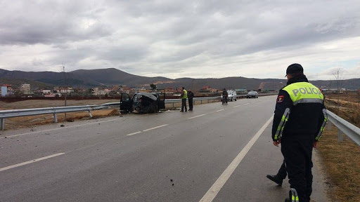 AKSIDENT DHE SHERR NË BERAT/ “BMW” përplaset me “Range Rover”, arrestohet 22-vjeçari i dehur