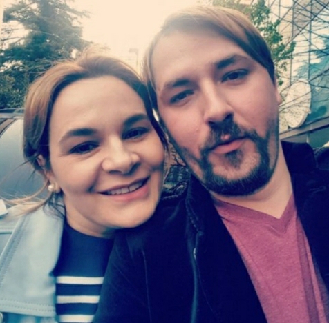 “TË SHEMBET AJO ORGJI KOMBËTARE”/ Shpërthen Kastro Zizo: Një bordello ku bënin seks 10 persona në një dhomë