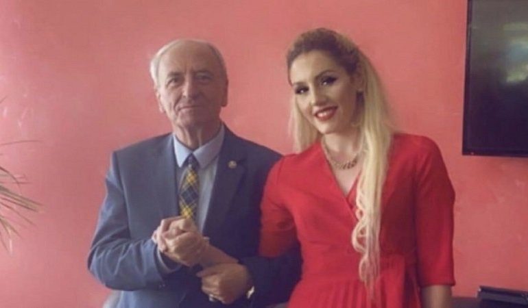 U MARTUA NË MOSHË TË THYER ME VAJZËN 50-VJET MË TË RE/ Bashkësia Fetare Islame në Maqedoni merr masa ndaj kryemyftiut