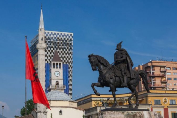 “NXITONI TË VIZITONI TIRANËN”/ Revista e njohur spanjolle: Një nga kryeqytetet më ekzotike të Europës