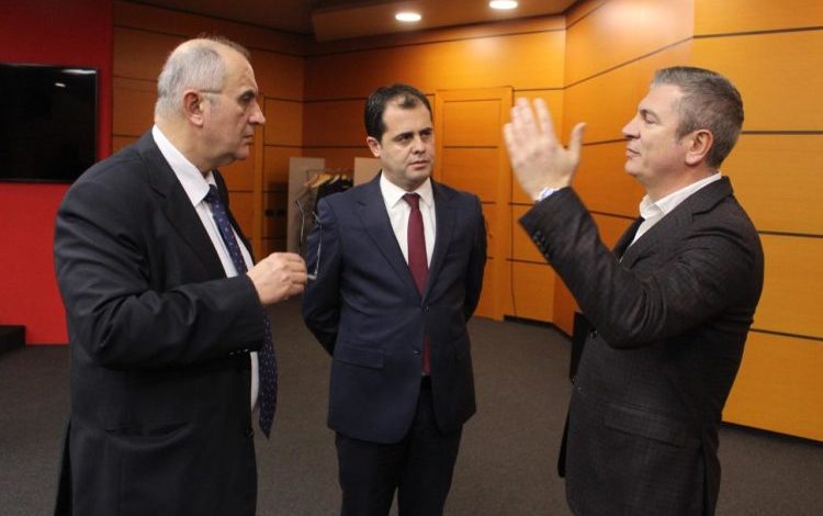 REFORMA ZGJEDHORE/ Vasili dhe Bylykbashi në një mendje me Gjiknurin: Patëm debate por u dakordësuam, tani të diskutojmë