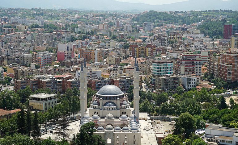 XHAMITË HAPIN DYERT/ KMSH: Nuk lejohen të sëmurët dhe të moshuarit, ja masat që duhen marrë