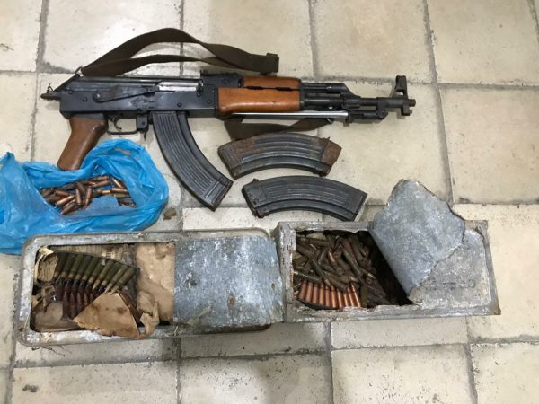 DHUNONTE GRUAN DHE VAJZËN/ Policia parandalon krimin e rëndë në Kurbin, arrestohet burri. I sekuestrohet një automatik dhe fishekë
