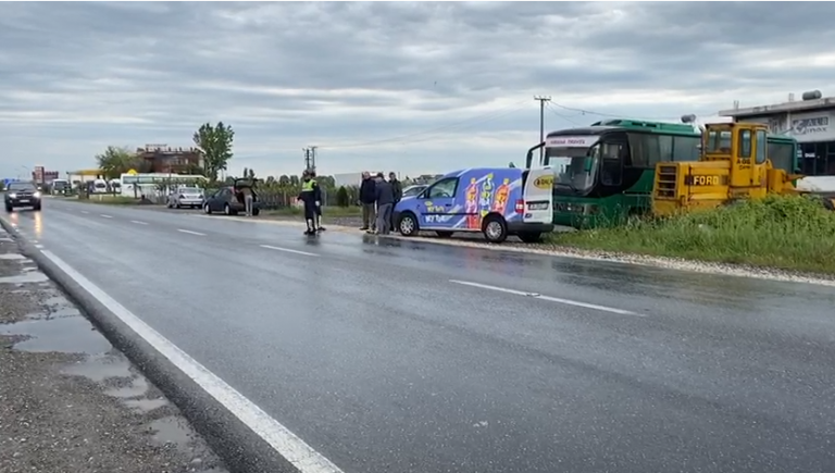 AKSIDENT NË LEZHË-MILOT/ Furgoni i mallrave përplas këmbësorin 60-vjeçar, në gjendje të rëndë transportohet tek Trauma