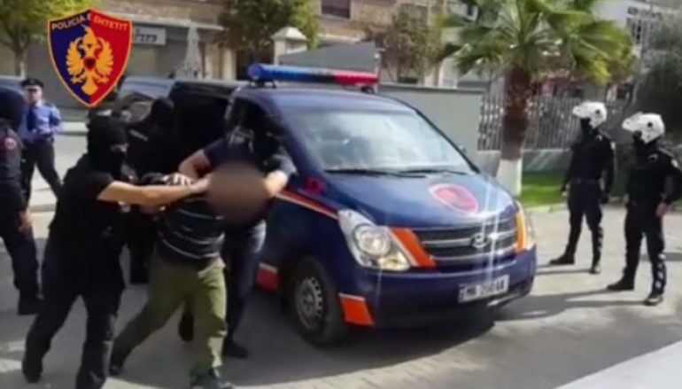 GODITJA E PALIGJSHËRISË/ “Shqiponjat” arrestojnë trafikantin e drogës në Tiranë, në pranga edhe 5 persona të tjerë