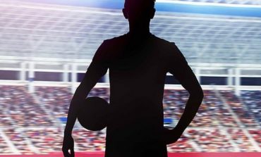 E TURPSHME/ Futbollisti i Premier League akuzohet për përdhunim në grup