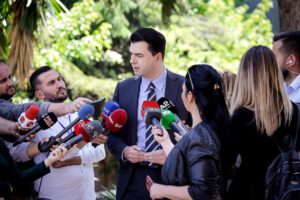 “KOHA QË TË SHPËTOJMË…”/ Basha: Edi Rama po mundohet t’u mbyllë gojën shqiptarëve, t’i shtypë e izolojë