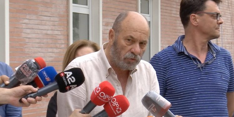 “TEATRI”/ Protesta te Teatri Kombëtar, Budina: Kam patur kërcënime, opozita është me ne!