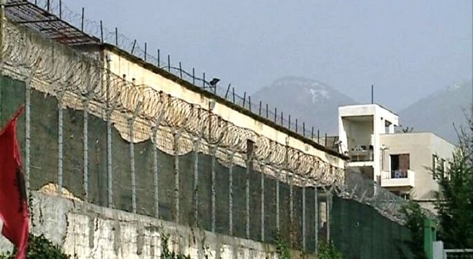 COVID-19 “PUSHTOI” EDHE BURGJET/ 18 të burgosur rezultuan pozitivë, disa janë ende aktivë