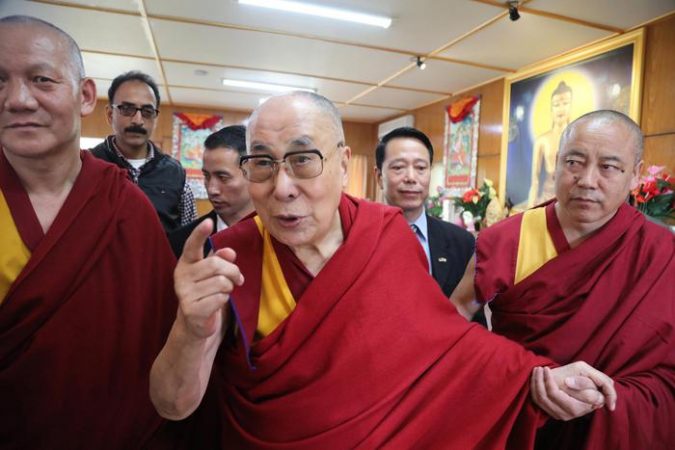 KORONAVIRUSI/ Dalai Lama: Të përqendrohemi tek ajo që na bashkon si një familje e madhe njerëzore