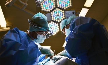 KORONAVIRUSI/ Pacienti pioner nga Milano: Rasti i parë në Europë i transplantit të mushkrive të dëmtuara nga COVID-19