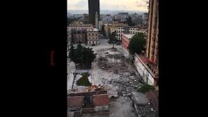 SHEMBJA E TEATRIT/ Policia po monitoron protestën nga tarracat e institucioneve (VIDEO)
