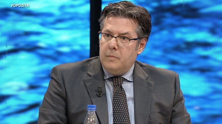 PREMTON SHEMBEJN E TEATRIT TË RI QË PO NDËRTOHET/ Edi Paloka: Kur të marrim qeverinë do e bëjmë siç ka qenë dhe siç duam vetë