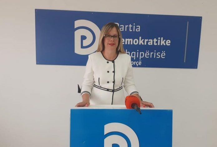 PROTESTA TEK TEATRI/ PD e Korçës synon t’i bashkohet demokratëve në Tiranë: Pengesa kemi postblloqet e Policisë