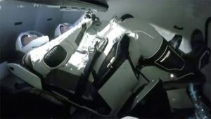 PAS 9 VITEVE PAUZË/ Kapsula e SpaceX mbërrin në Stacionin Hapësinor Ndërkombëtar
