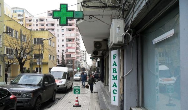 FUNDJAVA/ Manastirliu firmos urdhërat: Të shtunën hapur vetëm farmaci dhe ushqimore të pakicës, ja kush lejohet të dalin