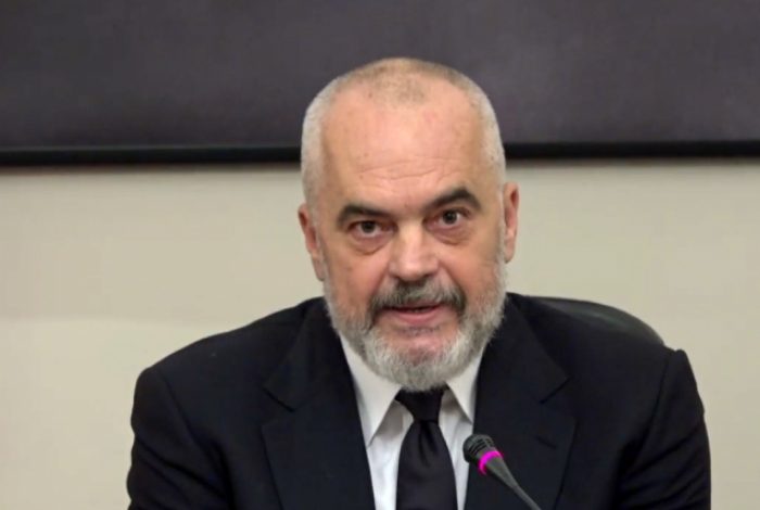 “ME VRAGA NË FYTYRË PREJ TURNEVE TË GJATA”/ Rama në Ditën e Infermierëve: Na mësuan se hero të bën sakrifica (FOTO)