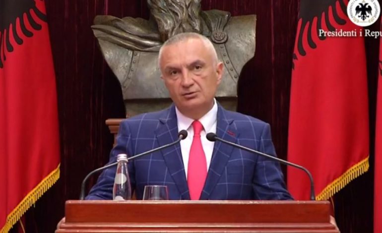 “MOS KALOJNË KUFIJTË E KOMPETENCAVE”/ Meta: Kushtetuesja të shfuqizojë vendimin për Teatrin. Rama dhe Veliaj s’tërhiqen nga shembja dhe ndërtimi i një godine të re