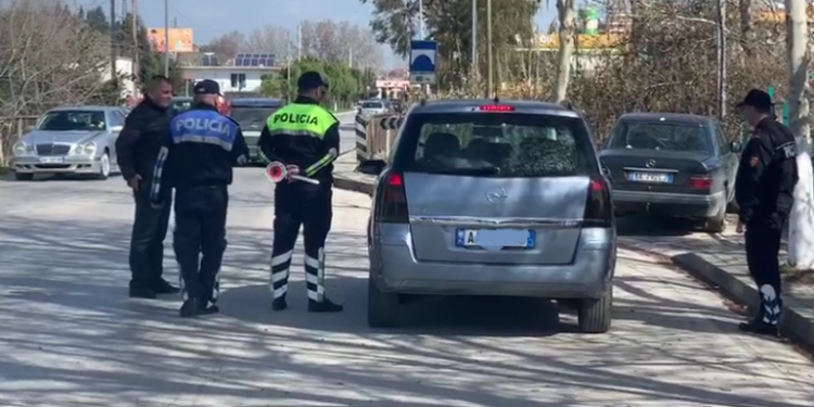 PLAGOSI ME MJETE TË FORTA NË KOKË FQINJIN/ Arrestohet 33-vjeçari në Fier