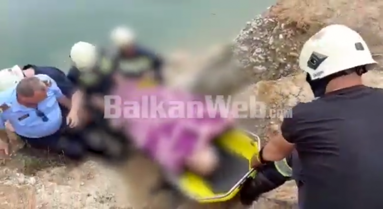 AKSIDENTI NË CËRRIK/ Momenti kur nxirret nga liqeni trupi i pajetë i viktimës (VIDEO)
