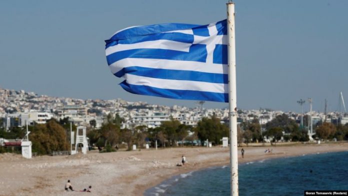COVID-19/ Greqia bllokon udhëtarët britanikë, amerikanë dhe italianë të vizitojnë vendin në qershor