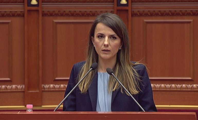 “TEATRI U SHEMB”/ Hajdari thirrje PD: Hajdeni në tryezën e Reformës Zgjedhore, kam kontratën e nënshkruar nga Basha