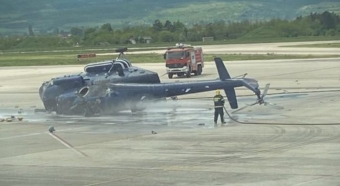 E FUNDIT/ Rrëzohet në aeroportin e Shkupit helikopteri i Ministrisë së Punëve të Brendshme, 5 persona…