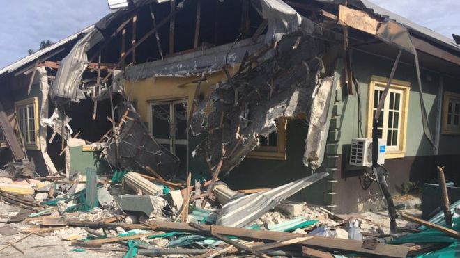 KORONAVIRUSI/ Nuk respektuan masat për Covid-19, shemben dy hotele në Nigeri (FOTO+VIDEO)