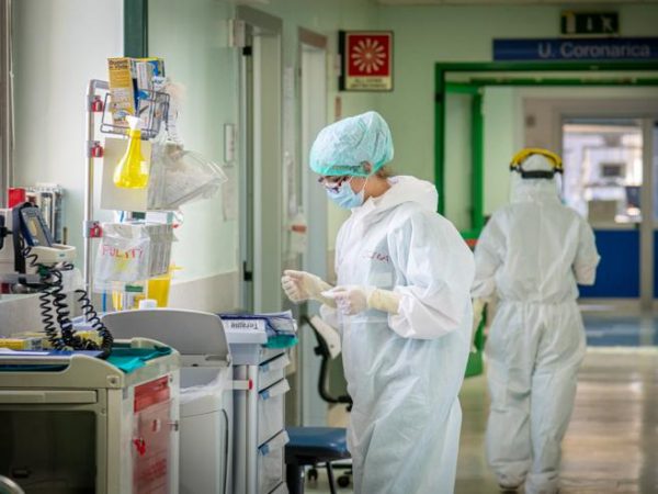 “FRYMË” NË ITALI/ Ulet numri i viktimave nga COVID-19. Ja sa ka shkuar gjatë 24 orëve, shifrat