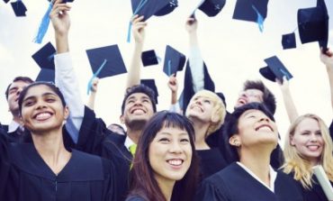 KORONAVIRUSI/ Ja si do e festojnë diplomimin studentët amerikanë