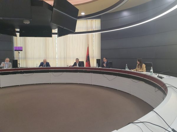 “TYMI I BARDHË” NGA TRYEZA E REFORMËS ZGJEDHORE/ Periudha e zgjedhjeve do mbahet një muaj, ja muajt kur do të votojnë shqiptarët
