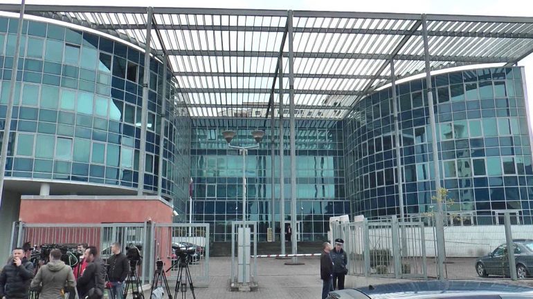ECURIA E GJKKO GJATË PANDEMISË/ U liruan 20 të paraburgosur, një gjyqtare u testua dhe rezultoi…