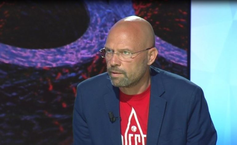 “SOT ËSHTË KOHA TË DALIM NË RRUGË”/ Ylli Manjani: Diktaturat s’bien me dialog. As nga deklarata idiote ambasadorësh, por me rezistencë