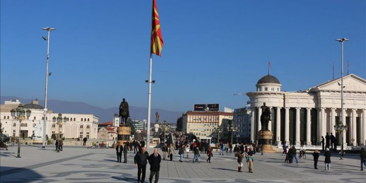 COVID-19/ Maqedonia e Veriut zgjat për 14 ditë të tjera gjendjen e jashtëzakonshme
