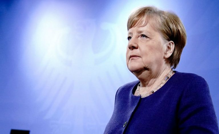“PJESTARË TË DY FAMILJEVE DO TË LEJOHEN QË TË TAKOHEN NË PUBLIK”/ Merkel: Faza e parë e pandemisë është mbrapa nesh