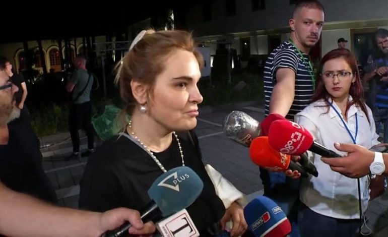 SHEMBJA E TEATRIT/ Flutura Açka: Monika Kryemadhi na tradhtoi mbrëmë, tha ikni në shtëpi se s’ka nevojë për ju