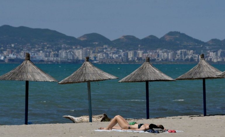 PASOJAT NGA COVID-19 NË EKONOMI/ Shqipëria ndër vendet me varësi më të lartë nga turizmi në botë