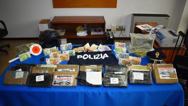 TRAFIKONTE DROGË/ Shqiptari kapet në Itali me 30 kg kokainë dhe me armë