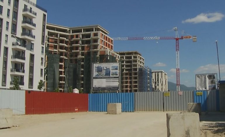 SHKELJE E RREGULLAVE NË PUNË/ Arrestohet inxhinieri dhe ndihmësi i tij për vdekjen e punëtorit tek “Fusha e Aviacionit”