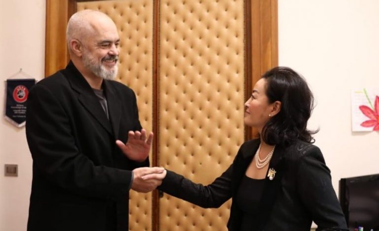 ZHVILLIMET NË VEND/ Ambasadorja Yuri Kim takim me Ramën në Kryeministri