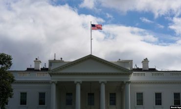 SHBA/ Alarmohet Shtëpia e Bardhë, një zyrtar rezulton pozitiv me Covid-19