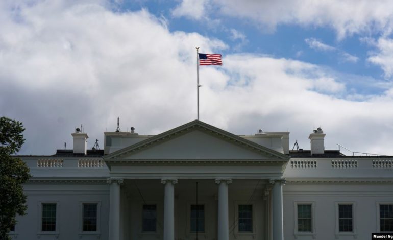 SHBA/ Alarmohet Shtëpia e Bardhë, një zyrtar rezulton pozitiv me Covid-19