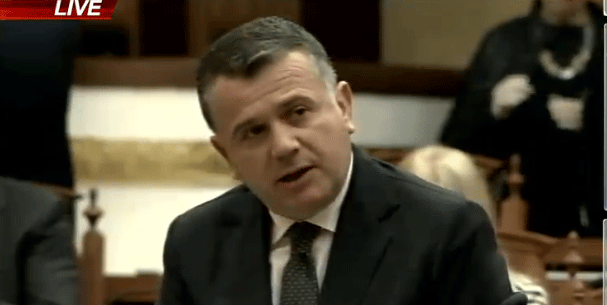 “BËJI LETRAT DJALË”/ Balla-Gjonit: Nuk mund të bësh sikur të dhemb shpirti për teatrin me një fjalë 3 minuta, ruani qetësinë se dashuria mbaroi